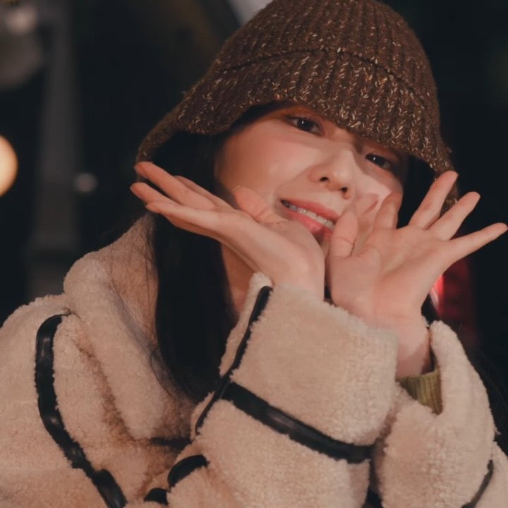 seulgchecksx's tweet photo. date night🎆 https://t.co/EtPPUsA0ki
