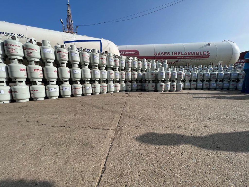 anztieneconque's tweet photo. En aras de optimizar los servicios públicos en Anzoátegui el mandatario regional @luismarcanos anunció que la Gobernación asumirá la distribución del combustible para garantizar al pueblo el acceso al gas doméstico a precios solidarios.

¡Al trabajo no le gana nadie! https://t.co/P1nbA97CsR