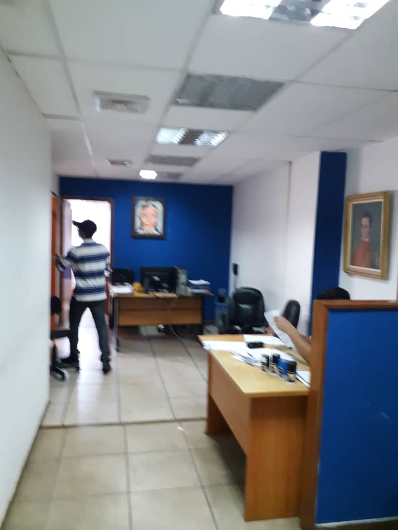 npennam1's tweet photo. A pesar de las difíciles circunstancias Pandemia, sueldos de hambre, hiperinflacion nuestros funcionarios hicieron tripas corazón para mantener operativos 3 edificios que conforman. La sede de la Gobernación. El que quiera puede ir a verificar. https://t.co/dC2BLy81Bz