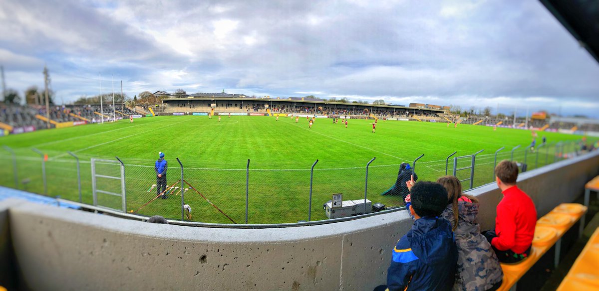 brjrklhr's tweet photo. Munster SH QF for the afternoon here in Ennis. #GAA #Ballyea #Ballygunner https://t.co/KgDPpi39kk