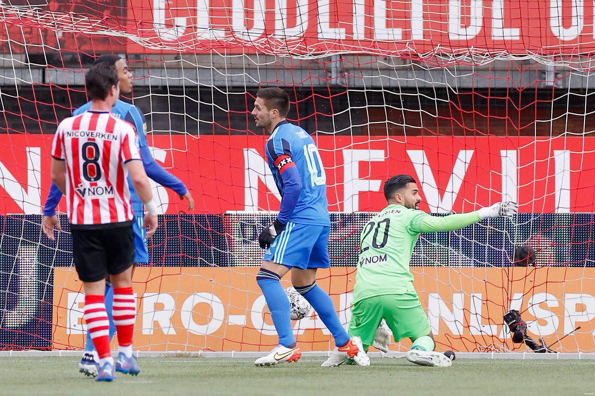 Tadić: 'Als wij een serieuze competitie willen, moet al het kunstgras eruit' ajaxshowtime.com/hoofdnieuws/ta…