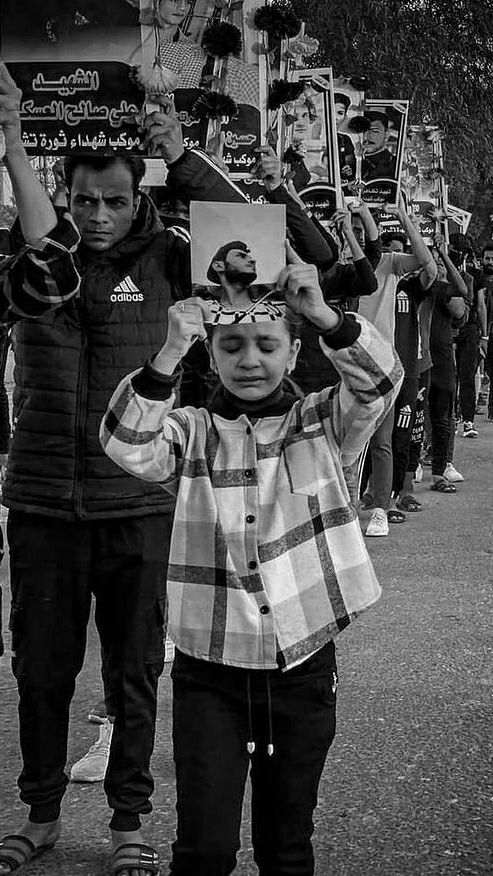 Hawraa_ali90's tweet photo. الليلة لاتشابه أي ليلة..
مُثقلة.. مُتعبة.. مُنهكة.. مُفجعة ..  ! 💔
#مجزره_جسر_الزيتون https://t.co/ubyhUGGLd7