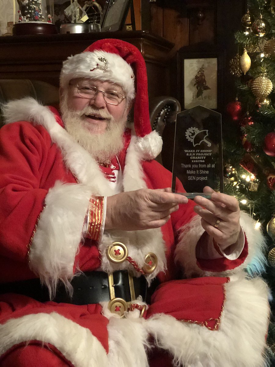 PCSODarrenB's tweet photo. Checked in with the Main Man, he’s at Christmas events tonight in Patrington at 4pm with @seaside1053 and Andrea @saywhatpal Then #Ottringham at 6pm raising money for local charity’Make It Shine’ SEN project #HPChristmas https://t.co/DtlS06g0fp