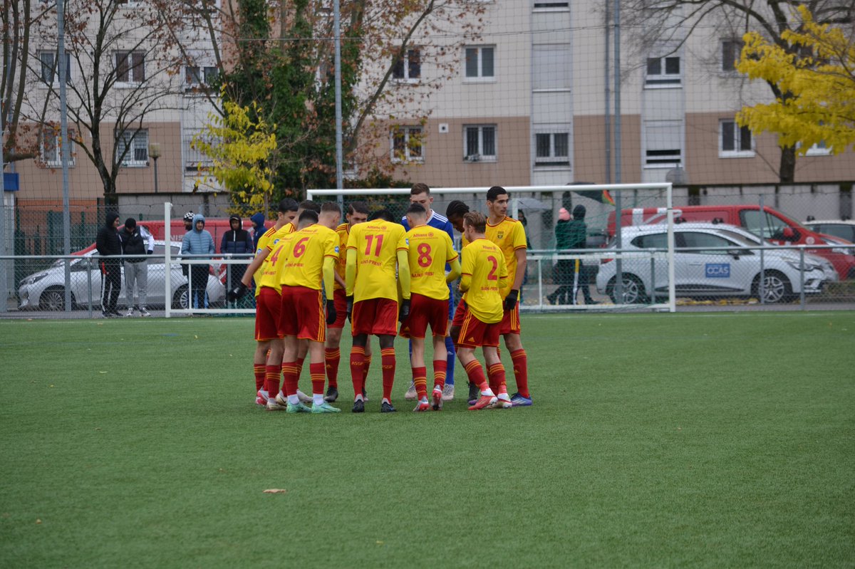 assaintpriest's tweet photo. #ASSPOM | 0-0 | 1’
C’est parti au stade Jacques Joly pour ce match entre l’ASSP et l’OM si Saint Priest gagne nos U17 seront de nouveau leader. 🟡🔴 https://t.co/2IKtHnWdvX