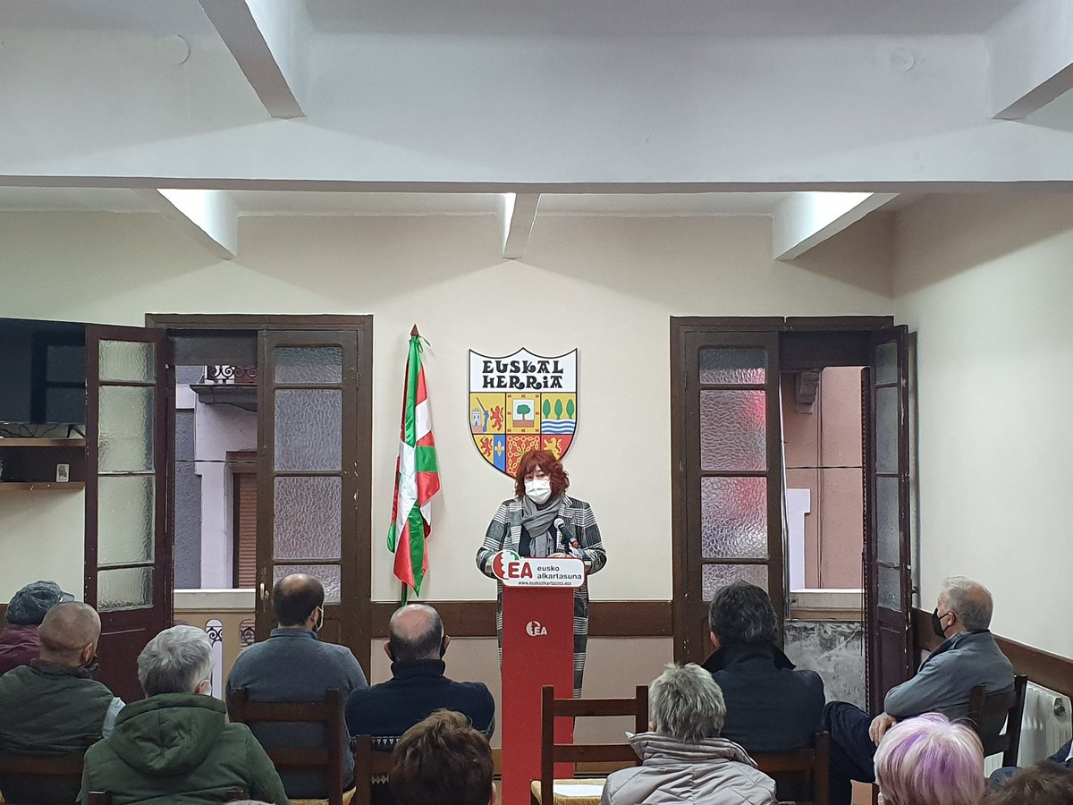 EA_Bergara's tweet photo. Gaur #kalebarren #alkartetxea berrireki dugu, ilusioz eta indarrez proiektu berri bat martxan jarriaz.

Mila esker gerturatu zareten afiliatu,  gonbidatu eta herritarrei. https://t.co/0OzJ5ekvaD