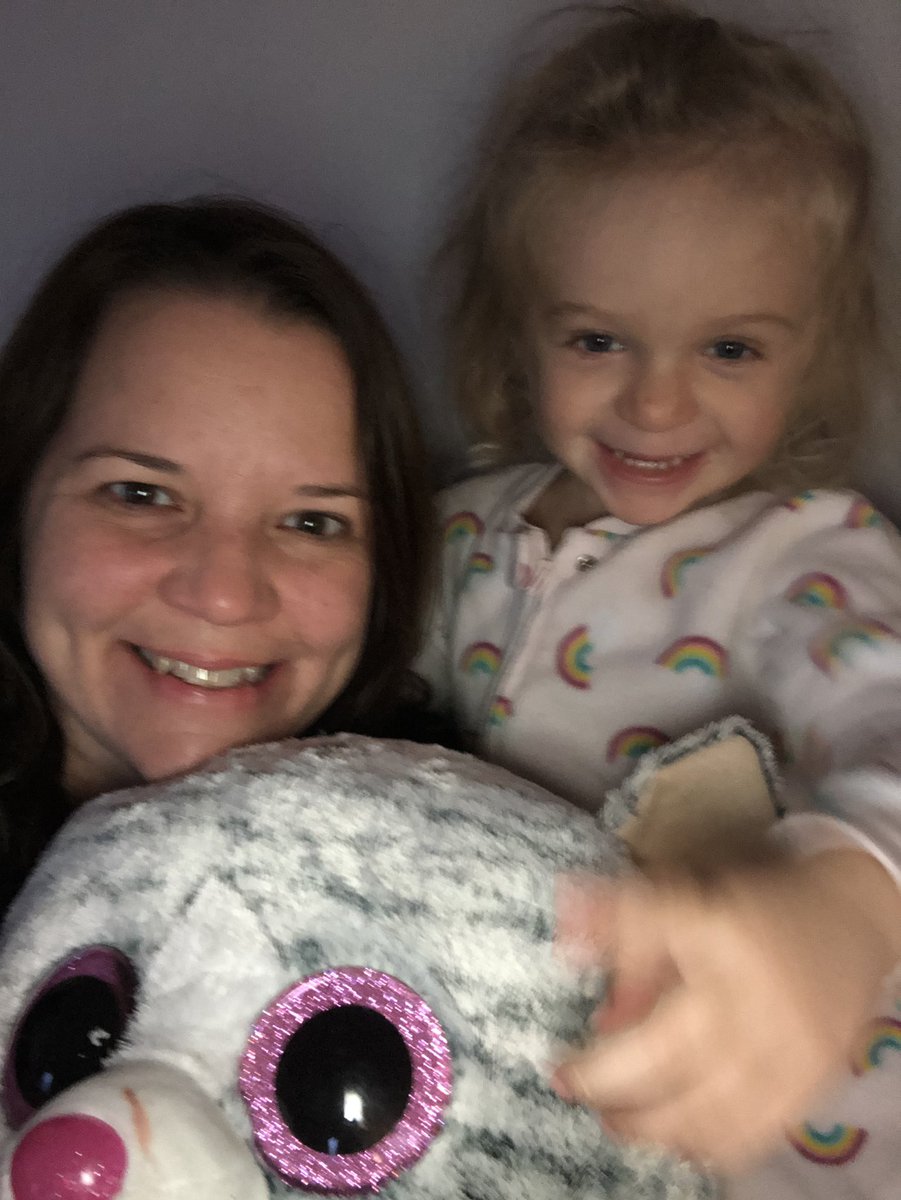 SchreiberTracey's tweet photo. #roomiefortheweekend #getmesomecoffee #toddlerlife https://t.co/xSNuMfQz7W