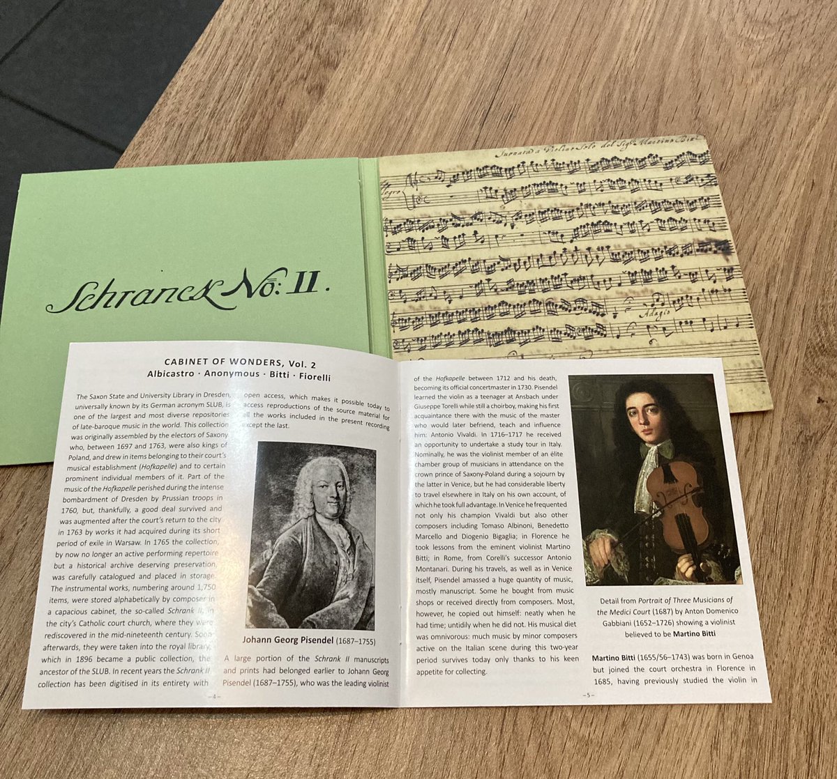 What a nice thing to receive in the post! 😊 <a href="/FirstHandRecord/">First Hand Records (FHR)</a> <a href="/ukingadom/">Kinga Ujszaszi</a> <a href="/tomharpsichord/">Tom Foster Harpsichord</a> @dzhonkroft @chiaroaudio Looks amazing and about to find out how it sounds! 🎻 🎹