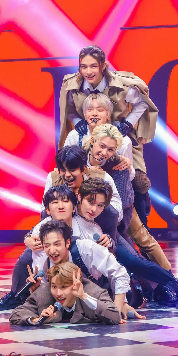 lasthellevator's tweet photo. FAM ❣

#StrayKidsComeback @Stray_Kids https://t.co/pvmNnS1DKo