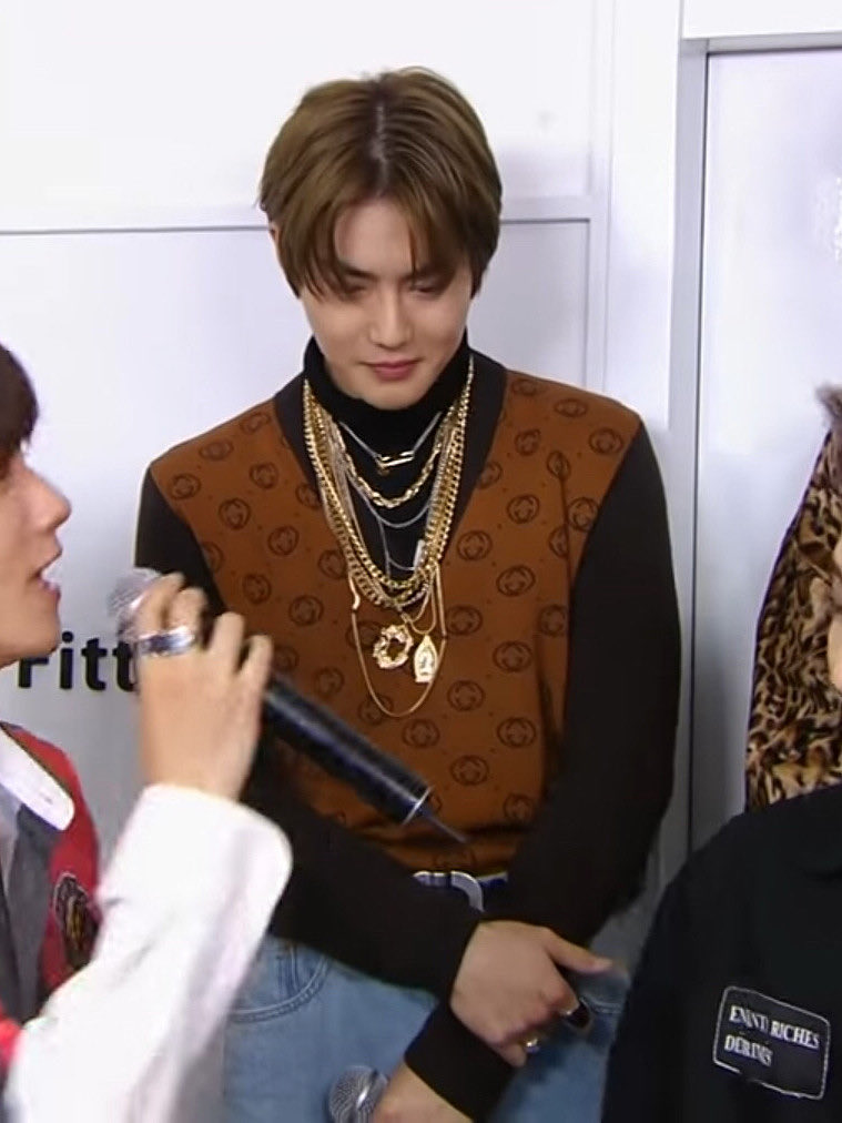 just kim junmyeon in this outfit