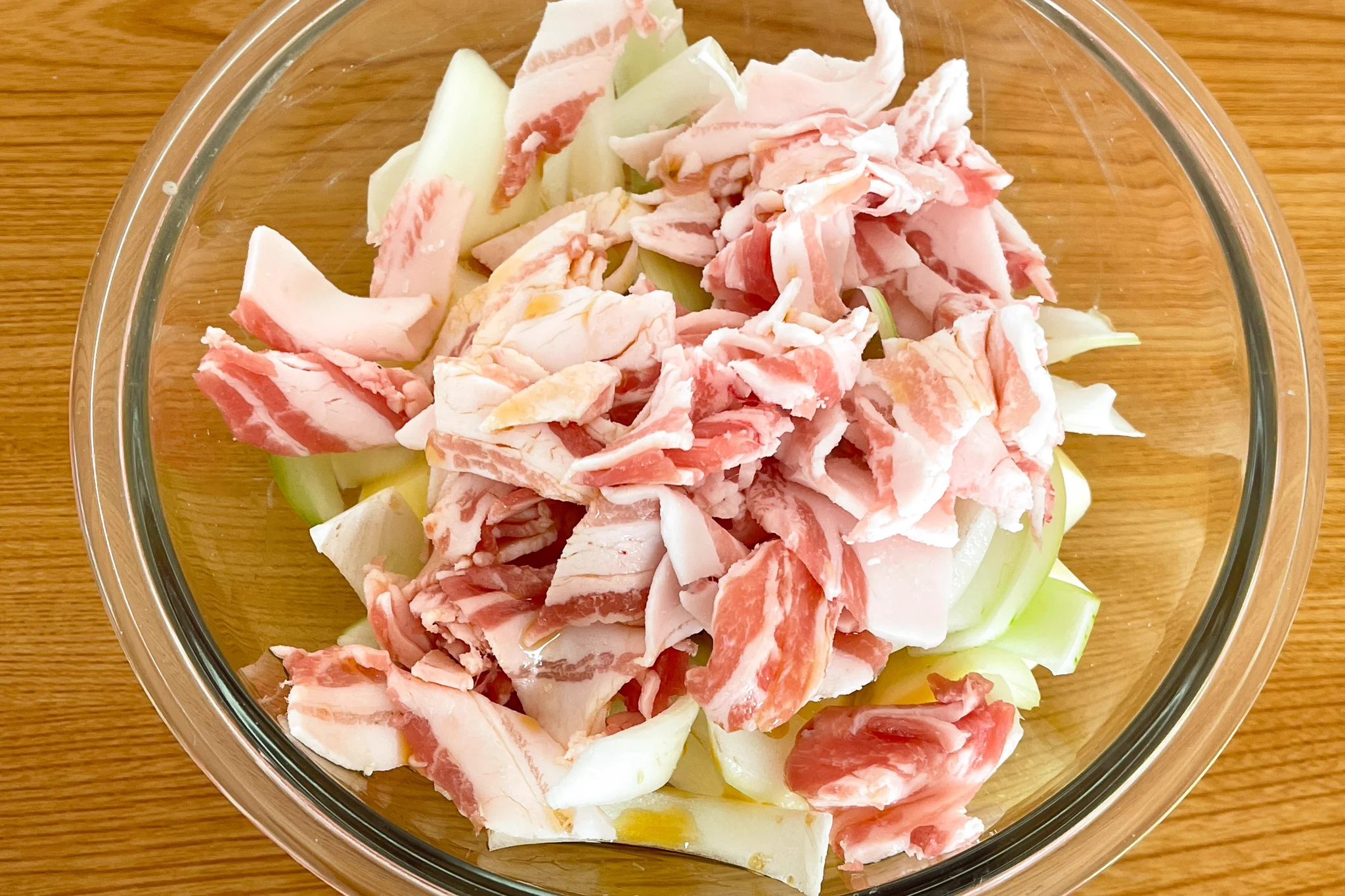 必要な材料が少なくて、しかも電子レンジで作れちゃう！びっくりするくらいお手軽な「肉じゃが」レシピ！