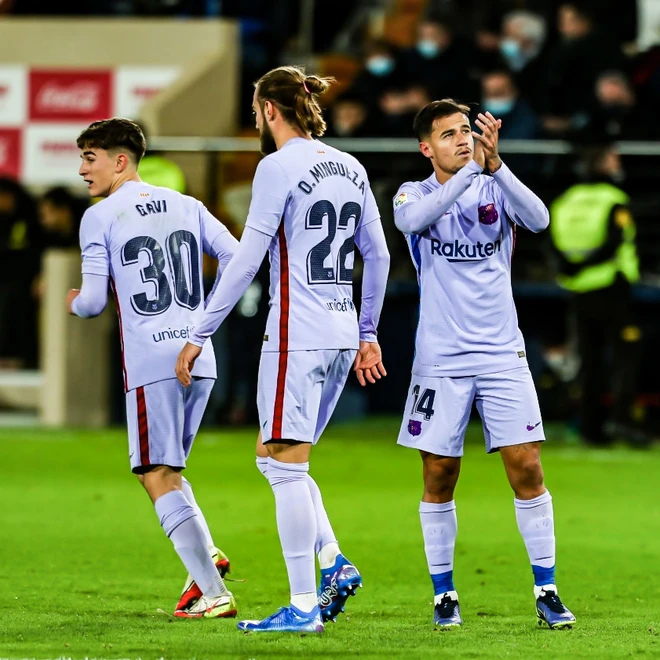 DAgee217's tweet photo. Barca won the first away match in La Liga this season
Two late goals from Memphis Depay and Philippe Coutinho helped Barca to beat the home team Villarreal 3-1 in the 15th round of La Liga on the morning of November 28. https://t.co/ohdUtvU5gV