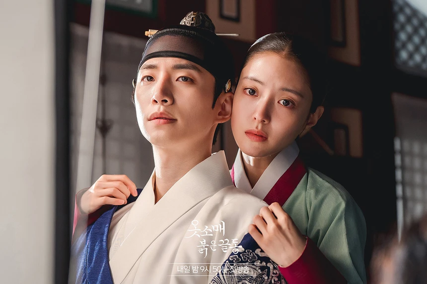jvelez1125's tweet photo. Young cast beat Song Hye Kyo
"The Red Sleeve" has surpassed "Now, We Are Breaking Up" to rise to the top of the time slot in terms of ratings. The film is played by Lee Jun Ho and Lee Se Young. https://t.co/7vpzqhA9ez