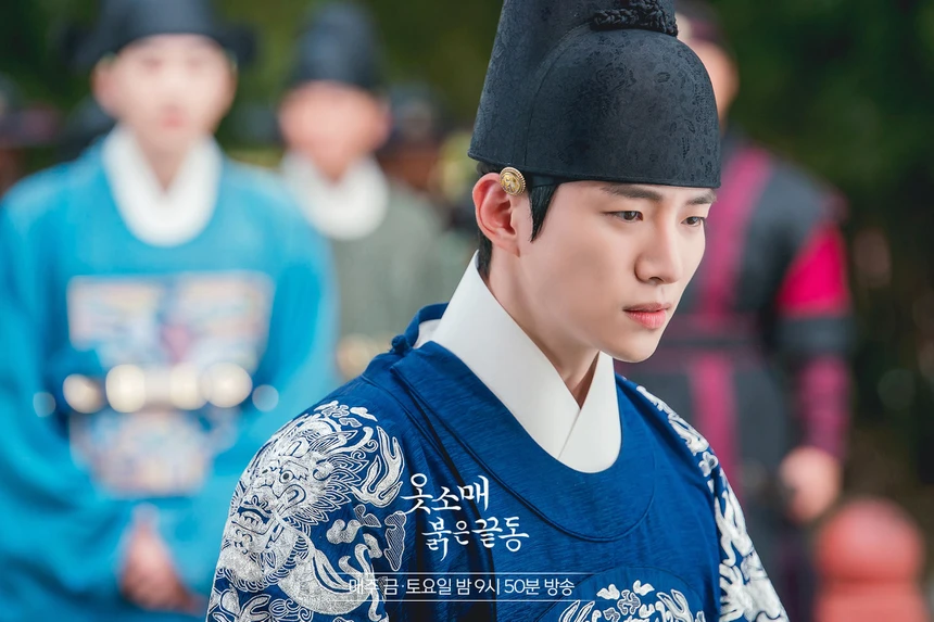 jvelez1125's tweet photo. Young cast beat Song Hye Kyo
"The Red Sleeve" has surpassed "Now, We Are Breaking Up" to rise to the top of the time slot in terms of ratings. The film is played by Lee Jun Ho and Lee Se Young. https://t.co/7vpzqhA9ez