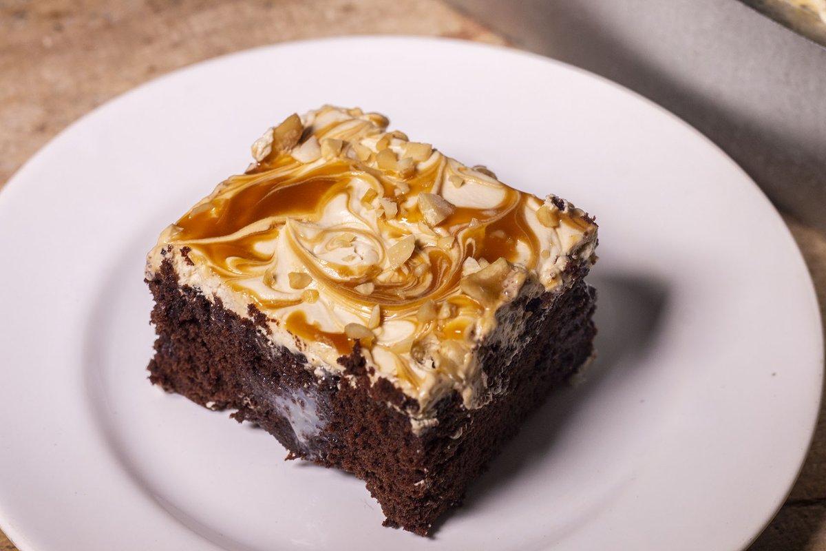 wadwathsala's tweet photo. Chocolate Caramel Poke Cake
https://t.co/bPghvs36sQ

#lka #srilanka #homemade #recipe #chocolatecake #pokecake #chocolatecaramelpokecake #delicious #Christmas https://t.co/f9eFBvbJ6z