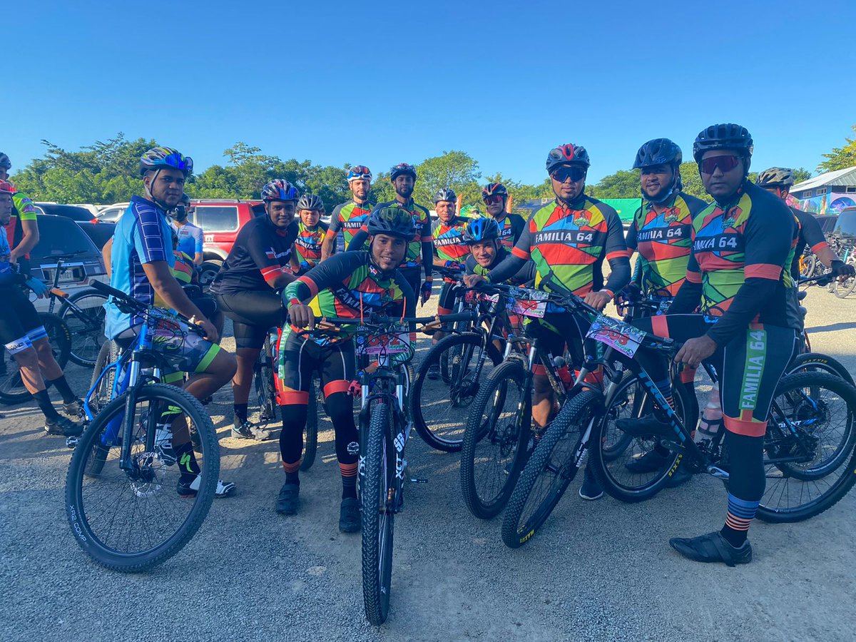 CMHM_RD's tweet photo. ¡Sobre ruedas! 🚴‍♀️🚴🏻‍♂️🏆

Inicia desde esta Casa Museo Hermanas Mirabal el PATRIA MIRABAL ECOBIKE 2021 por la no violencia contra la mujer, ciclista de todo el país se han dado cita para recorrer las comunidades de Tenares, Salcedo y Villa Tapia ¡Pedaleando por la mujer! 🦋 https://t.co/NFx4dxpbOq