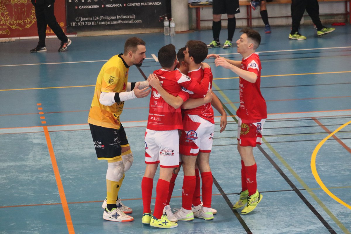 FSAtcoBargas's tweet photo. PREFERENTE || Final en El balcón gran victoria del equipo por 7-3 ante un muy buen AZUQUECA sobre todo en la primera parte. El equipo reaccionó y de que manera hasta recuperar a un Frigi super goleador con 5 goles en el día de hoy, además anotaron Andrés Homar y Pablo Rodríguez. https://t.co/heydpl2xt5