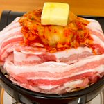 寒い今の時期にぴったりそう!バターやキムチ、豚肉などを使った鍋レシピ!