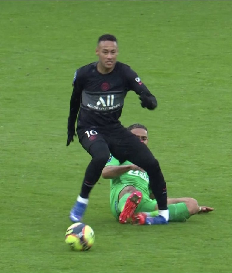 OficialSala12's tweet photo. Meu Deus, Neymar. https://t.co/8HBbCNMh23