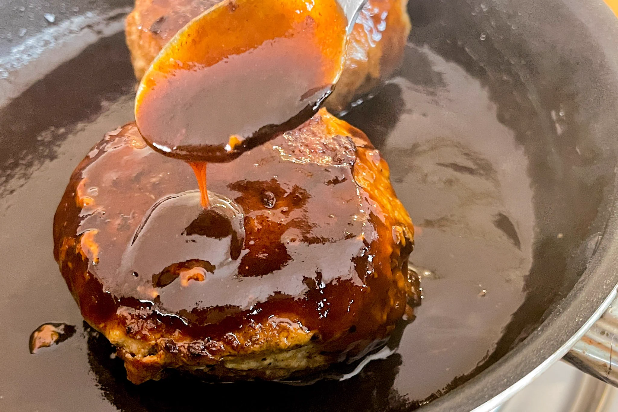 覚えておくと重宝しそう！少ない材料で作れちゃう「ハンバーグ」のレシピ！