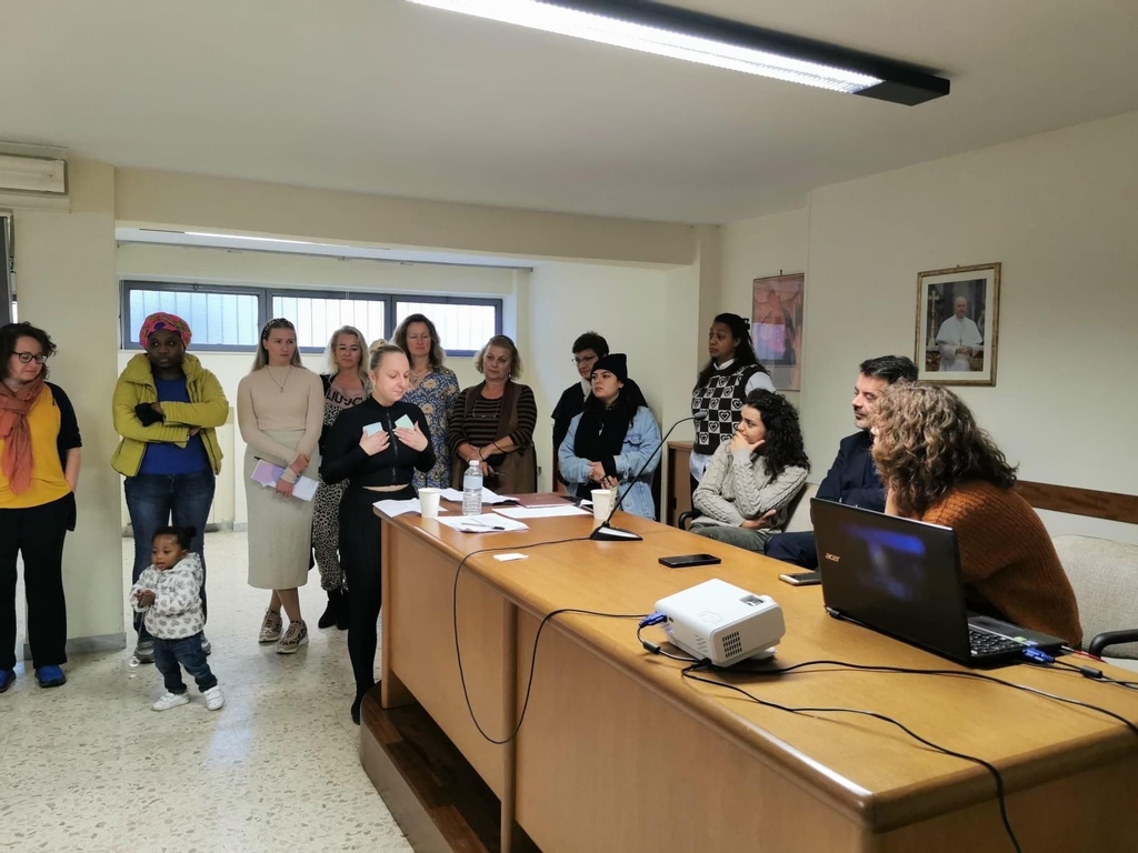 ONEYOUMANITY's tweet photo. Training delivered by our EASE project aims to help  women develop their vey own business ideas.

#Youmanity #EASE #women #internationaldayfortheeliminationofviolenceagainstwomen #violenceonwomen #endviolence #easeproject https://t.co/lY0V3O7jPG