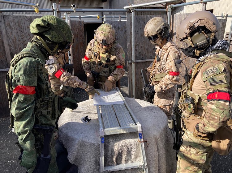 Cooper_daeg's tweet photo. 特殊部隊装備で楽しんできました♪
突入戦は事前の作戦会議から楽しい！
今回は少人数で、あまり接敵しないので緊張感がありますね。
たくさん撃って撃たれて笑って、めっちゃ楽しいサバゲーでした^ ^
あとCO2のSig M17楽しい〜
#CQBGhost
#サバゲー
#特殊部隊突入 https://t.co/X8zvAX9mZw