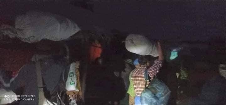 Hnineilwin2397's tweet photo. Junta launched offensive airstrikes on Depayin Tsp on Nov27 using Mi 35&amp; fired artillery shells continuously while flying over residential areas &amp; 4 military jets came to reinforce. Locals are fleeing in fear &amp; at least 5 villagers were killed. @UN implement #NoFlyZoneInMyanmar https://t.co/I8xp08iuQb