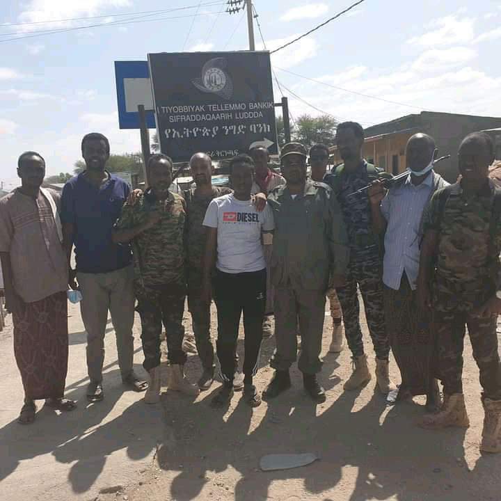 ethi_2's tweet photo. ልዩ መረጃ ‼️

#Ethiopia : ሰሞኑን በጭፍራ በተደረገ ተጋድሎ የተወሰኑ ወረዳዎች ነበር የተያዙት ዛሬ መከላክያ ሰራዊትና የአፋር ልዩ ሀይል ሚሊሻ የጭፍራን ከተማ ሙሉ በሙሉ ከወራሪው ሀይል ነጻ በማድረግ ተቆጣጥረዋል! https://t.co/tmQvsGpcZA