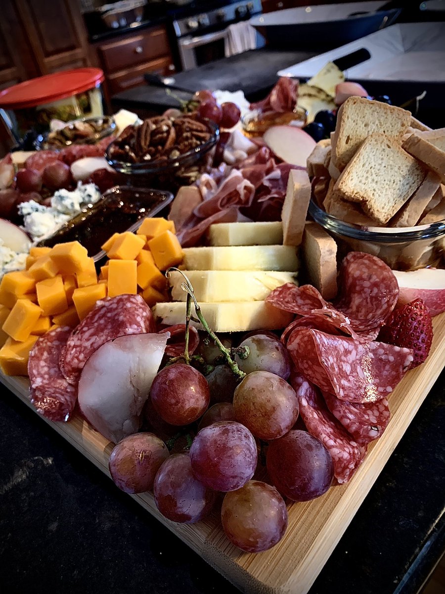 markeith_sutton's tweet photo. Charcuterie board‼️ #snackercrackercontest #SnackSeason #snack #Food #Foodie #foodpic #charcuterie https://t.co/x9k5mT5w3a