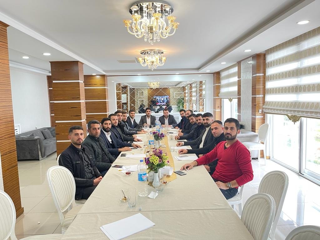 EyupSuba2's tweet photo. Bölge kordinatörümüz Sn.Mehmet Akif AĞIRMAN ve Ak Parti il Gençlik Kolları Başkanımız Sn.Ahmed Mahsum MELİKOGLU ve 17 ilçe Gençlik kolları toplantısını gerçekleştirdi.
Toplantımız hayırlı uğurlu olsun
@MahsumMelikoglu 
@eyupkadirinan 
@mucahidsuleyman https://t.co/rfx58hIKYl