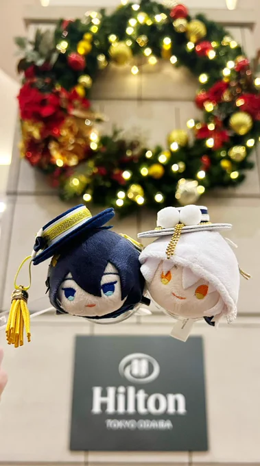 ヒルトンとうらぶコラボ撮影スポットは、そのまま撮ると推しグッズのおもちが小さくなるので(3枚目)、こんな感じで撮りました館内、至るところがクリスマスデコレーションでとても可愛かった 