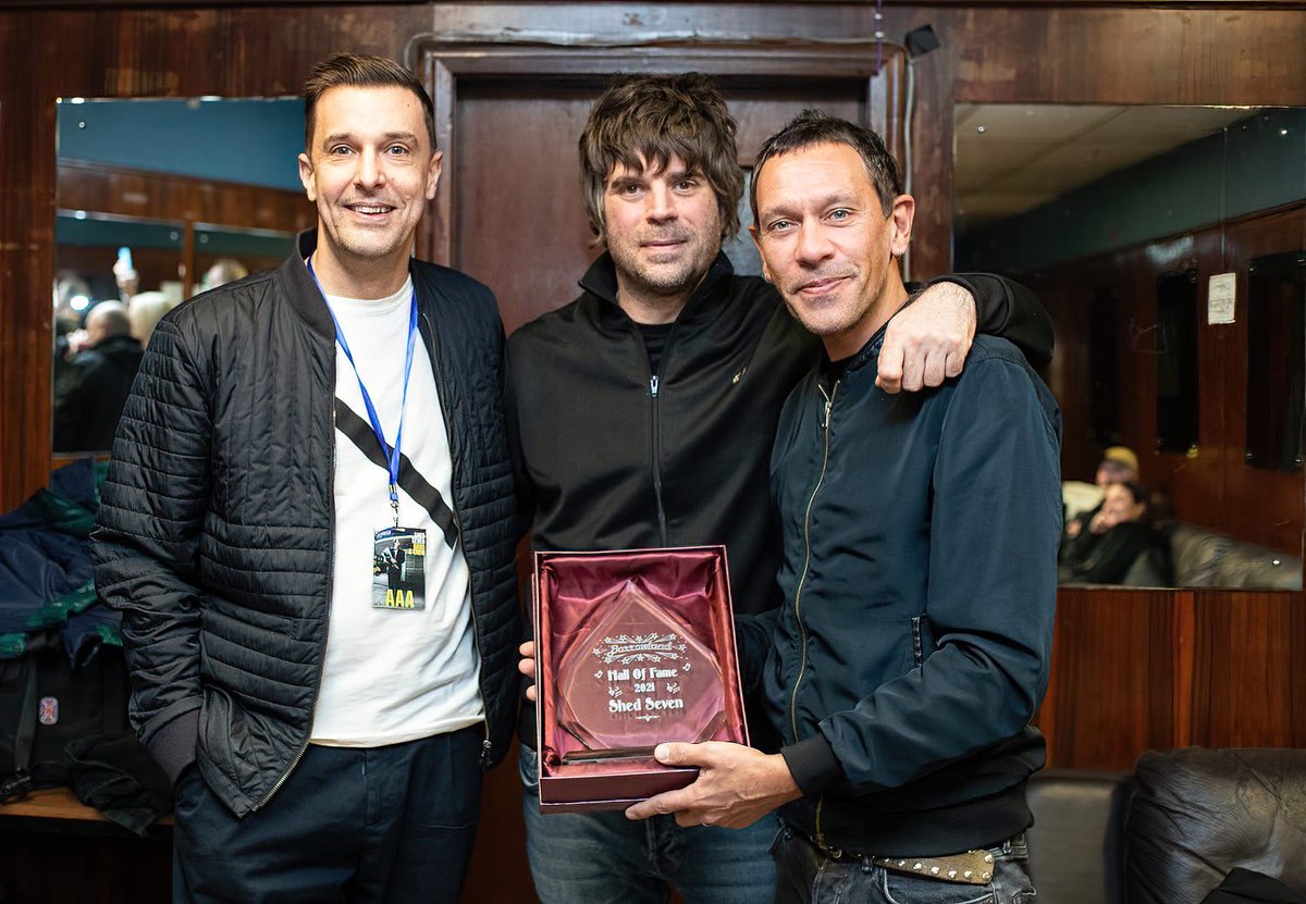 3RDMIL3's tweet photo. On Friday night @shedseven were inducted into @thebarrowlands Hall of Fame. Here is the moment captured backstage ahead of the first of two sold out headline shows. https://t.co/37OwGjocVl