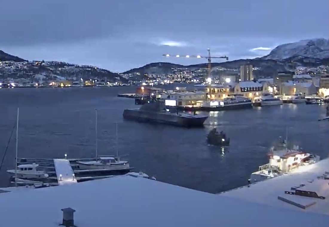WarshipCam's tweet photo. Royal Norwegian Navy Skjold-class corvette HNoMS Gnist (P965) leaving Harstad, Norway - November 28, 2021 #hnomsgnist #p965 https://t.co/drh3i8dzA1