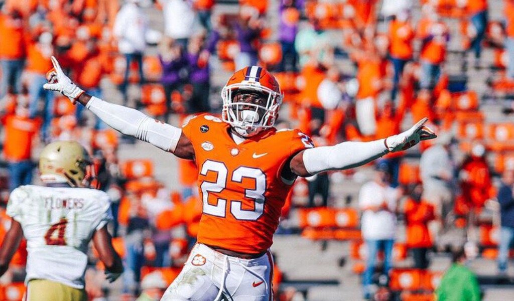 PFF_College's tweet photo. Andrew Booth in coverage vs South Carolina

🔒 92.2 coverage grade
🔒 4 targets
🔒 0 catches allowed
🔒 2 INTs https://t.co/eKSZ8qhWsd