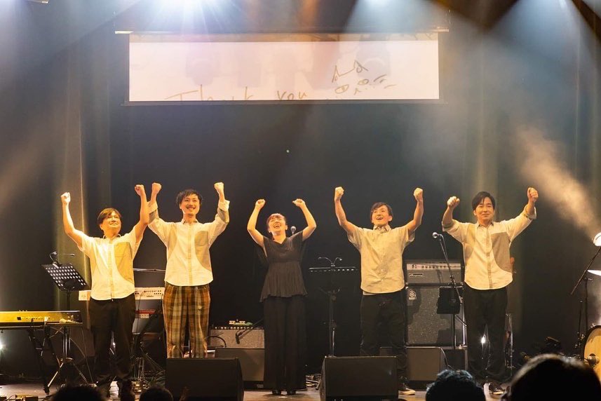inoue_yu's tweet photo. あなたに出会えて
ほんとうに、よかった。
幸せだよ。
幸せすぎました。
お家までお気をつけて。
またゆっくりしたためます。
Photo by 三浦麻旅子
key. #曽我淳一
Gt. #大久保友裕
Ba. #千田大介
Dr. #越智祐介
#shibuyapleasurepleasure
#nextroad
#湘南音響
#ヤマレコ https://t.co/tZmY5zQCY4
