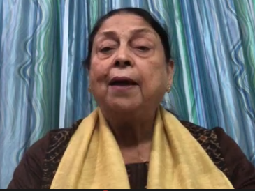 मन्नू भंडारी का रचनात्मक वैशिष्ट्य में भाग लेती हुई कार्यक्रम की मुख्य अतिथि साहित्य अकादमी से पुरस्कृत नासिरा शर्मा