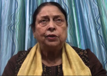 मन्नू भंडारी का रचनात्मक वैशिष्ट्य में भाग लेती हुई कार्यक्रम की मुख्य अतिथि साहित्य अकादमी से पुरस्कृत नासिरा शर्मा
youtube.com/watch?v=d6bXFq…
