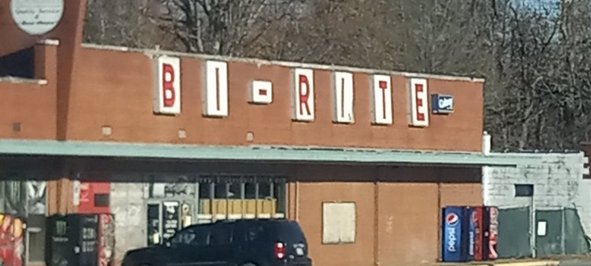 TPatrickSnyder's tweet photo. When every bisexual finally understands their sexuality they must go through the...
#birite #bisexual #dadjokes #bihumor #bijokes #bi https://t.co/sFNdwUcGwC
