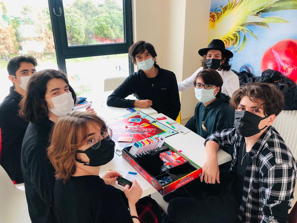 BK_Canakkale's tweet photo. Feels good to be back to school, so why don’t we celebrate it with a costume party then? It is lovely to socialize without distance. We love our school.🎊🤗🥰🎉
#bahçeşehirkoleji https://t.co/igOdx41R3F