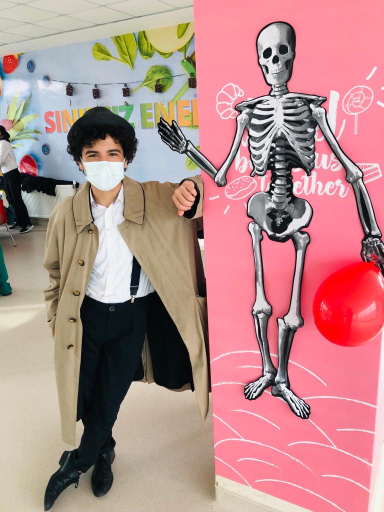 BK_Canakkale's tweet photo. Feels good to be back to school, so why don’t we celebrate it with a costume party then? It is lovely to socialize without distance. We love our school.🎊🤗🥰🎉
#bahçeşehirkoleji https://t.co/igOdx41R3F