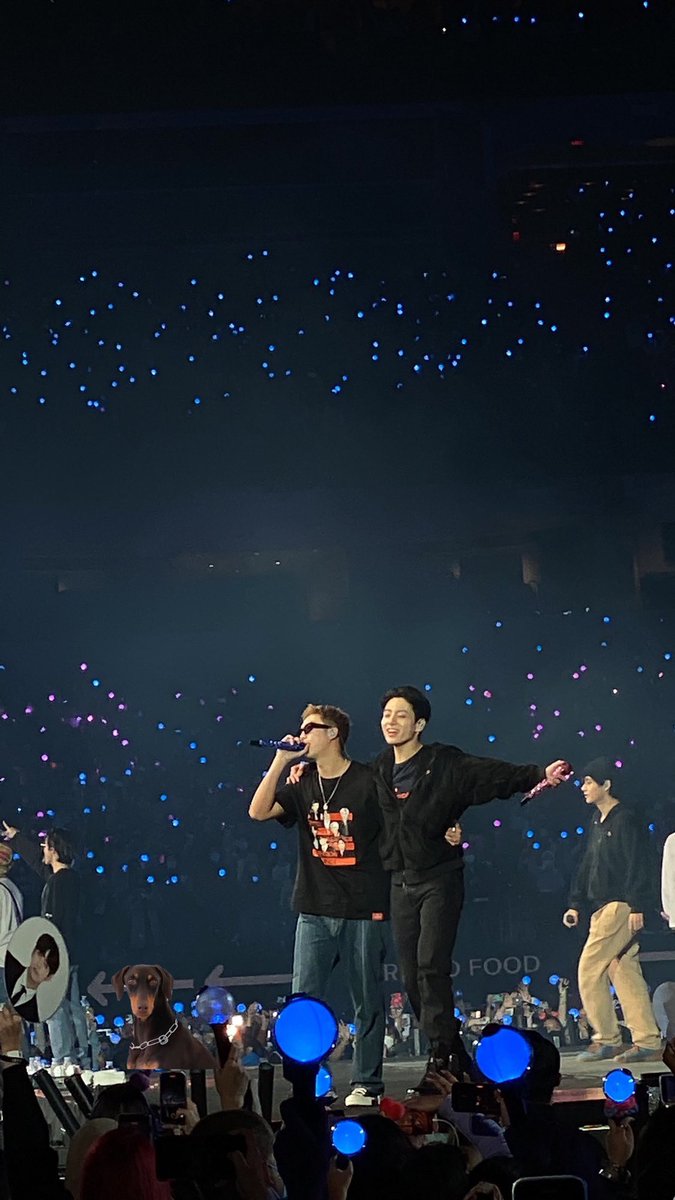 chongsolmo's tweet photo. バムも行ってたんだね...

#PTD_ON_STAGE_LA https://t.co/Q7dWxzin2k