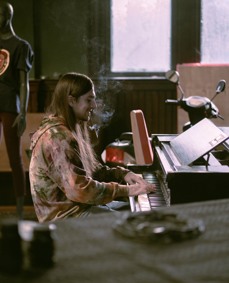 hey family I’m in need of some work, just a reminder I got

features $150 (5 slots) 

hooks $75 

mix/master $100/song (5 slots)

beat tape mastering $20/track 

buy any of the services and get $25 off another or I’ll send you a free beat or loop pack or something 

pic unrelated