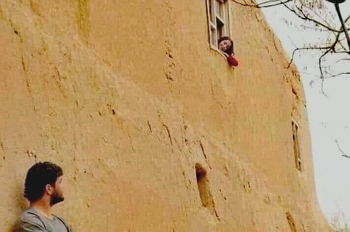 هغـه یـو خبـره مـي دي یــاده ده
تـاچـي بـه ویـل لـه بامـه وخـانـدم
Arman khan