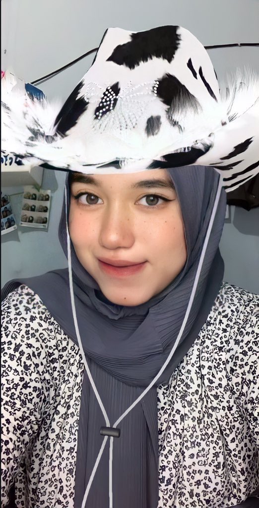 chatam22's tweet photo. Filter tiktok x remini emangg parah sii🥲 https://t.co/5zrpOT4Fyz