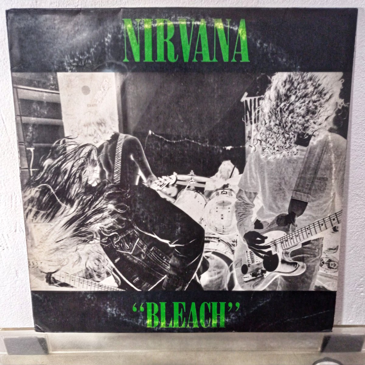 RogerioRocker's tweet photo. Nirvana - Bleach #vinil #geffenrecords #subpop #mca #bmgariola #bertelsmann #id1708067 #vinyl #vinylpost #vinylcollection #vinylcollector #discoécultura #lps #longplays #discocollection #turnetable #tocadiscos #gradiente #d35 #gc11 #museudovinil https://t.co/IUvGePbrej