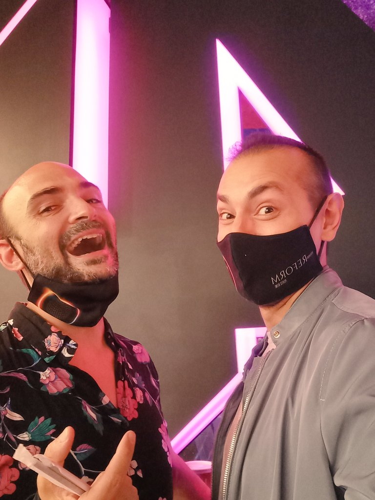 sa4891's tweet photo. Ayer volvimos al cine despues de tanto tiempo pero alguien estaba muy feliz (sarcasmo) de documentar este momento 🙃
#IAmFair https://t.co/2t5gk5tpej