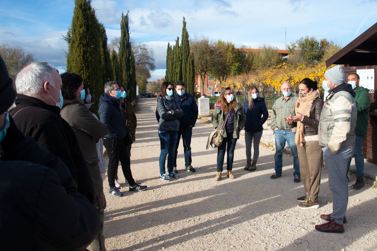 AytoAlcalaH's tweet photo. 🏛 Vecinos y turistas "visitan por obras" la excavación arqueológica de la Casa de los Grifos

#AlcaláDeHenares celebra el XXIII aniversario de su declaración como Ciudad Patrimonio de la Humanidad con una amplia programación de actividades 

ℹ️ https://t.co/yaE7Pocr5G https://t.co/KGVvf2EFfY