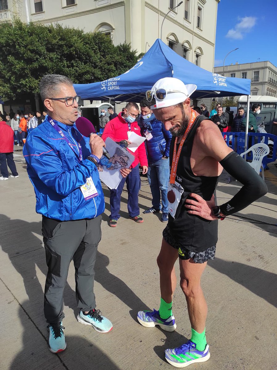 Hoy si que he disfrutado…sobre cuando he cruzado la línea d meta!!!😂
Día duro con viento y mucha fatiga acumulada! 
Aun así vuelvo a casa feliz! También cansado y con la medalla d chocolate!
Esta tarde palmera 🖤
<a href="/MSC__Oficial/">Melilla Sport Capital</a>