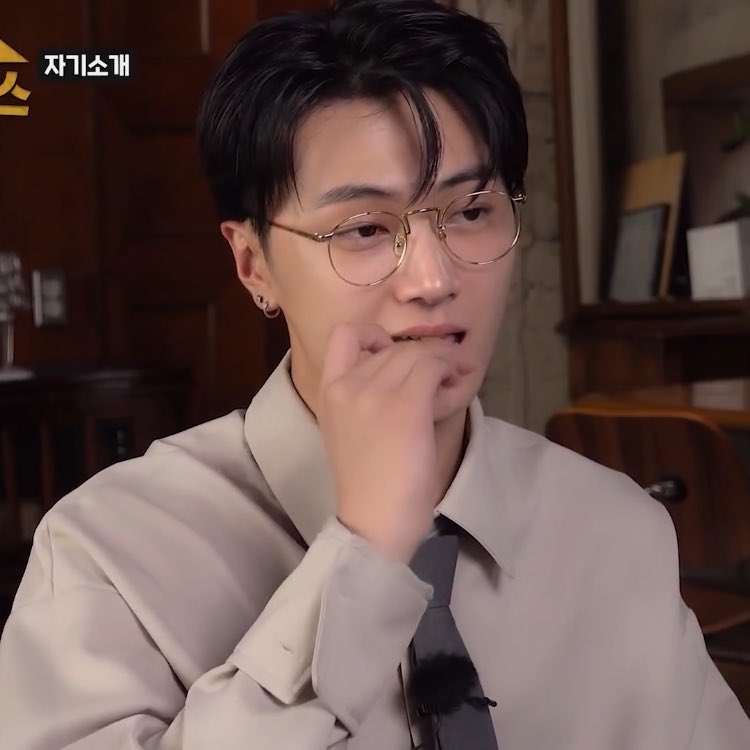 mainlyjay's tweet photo. JAY WITH SPECS WTF https://t.co/lEwYeGBYGR
