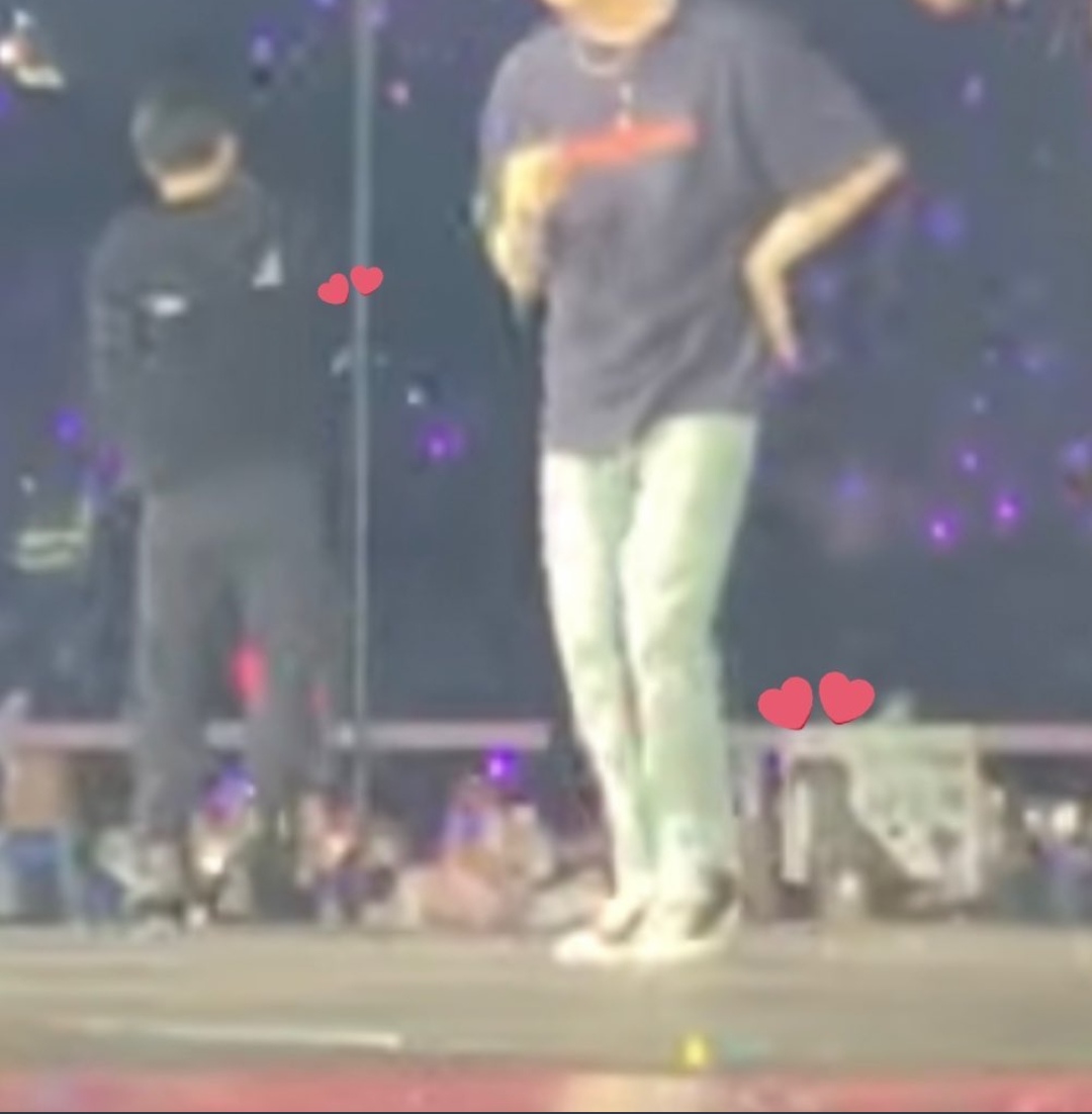 JJK_Times's tweet photo. Jungkook's huge smile when saw this Bam sign 😭 https://t.co/FClRyAvZwP