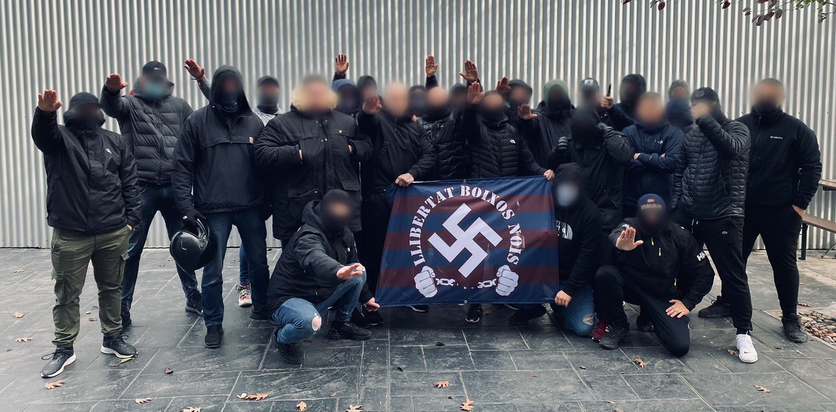 lacontra_dep's tweet photo. Estos son los cobardes que han atacado hoy el bar Los Cazadores mientras familias de pericos comían tranquilamente tres horas antes del #EspanyolRealsociedad Encima presumen de ello. Esta es su impunidad @mossos @JoanLaportaFCB @FCBarcelona ?? #rcde https://t.co/23041CWtAx